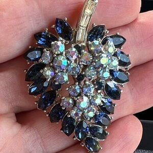 Magnificent!! Trifari brooch Leaf Blue Rhinestone baguette Silver Tone Vtg 50s